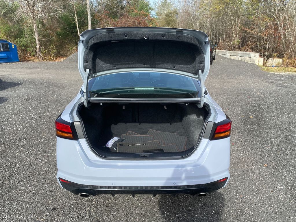 2023 Nissan Altima 2.5 SR Image 12 of 30