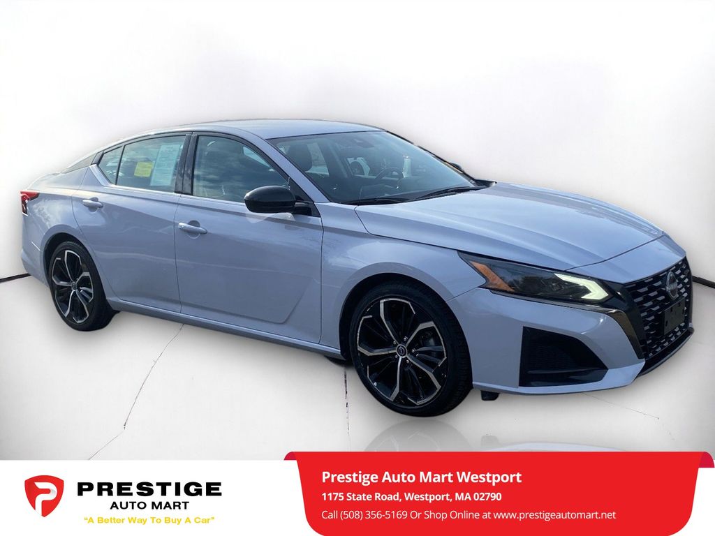 2023 Nissan Altima 2.5 SR Image 4 of 30