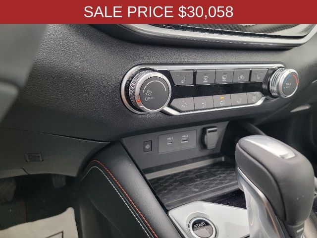Vehicle image 17 of 23