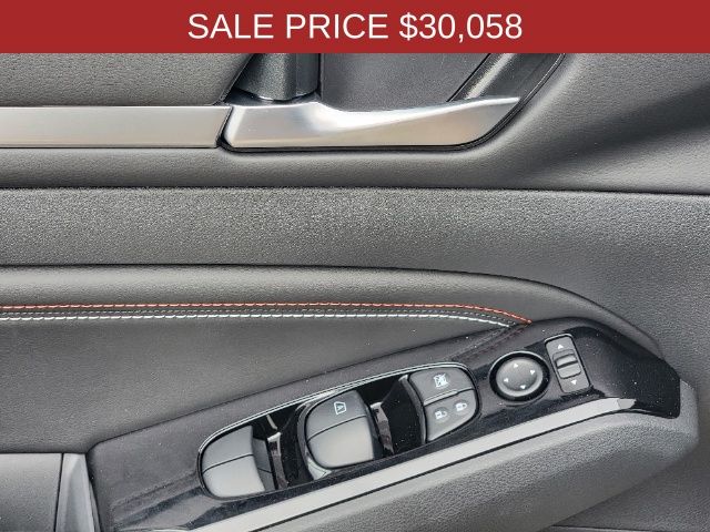 Vehicle image 11 of 23
