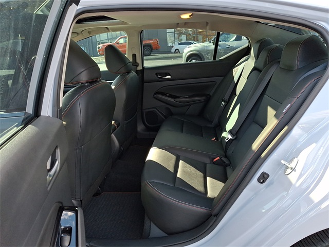 2023 Nissan Altima 2.5 SR Image 11 of 30