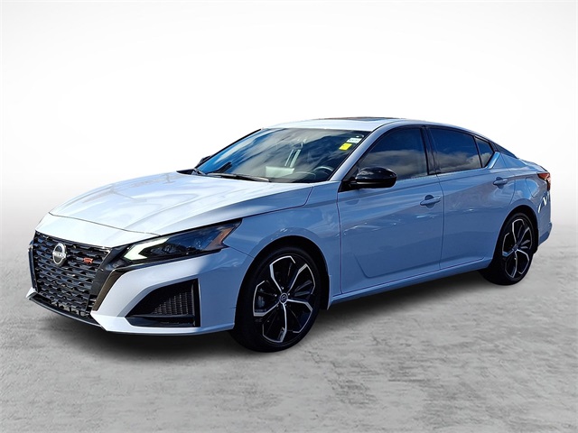 2023 Nissan Altima 2.5 SR Image 1 of 30