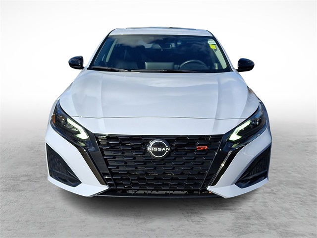 2023 Nissan Altima 2.5 SR Image 2 of 30