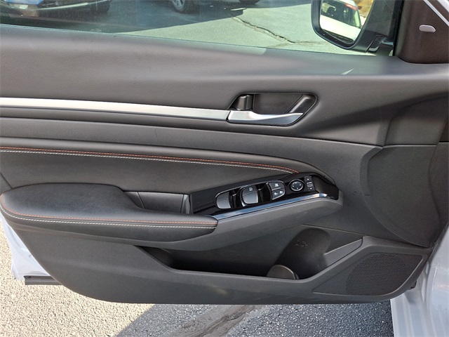 2023 Nissan Altima 2.5 SR Image 18 of 30