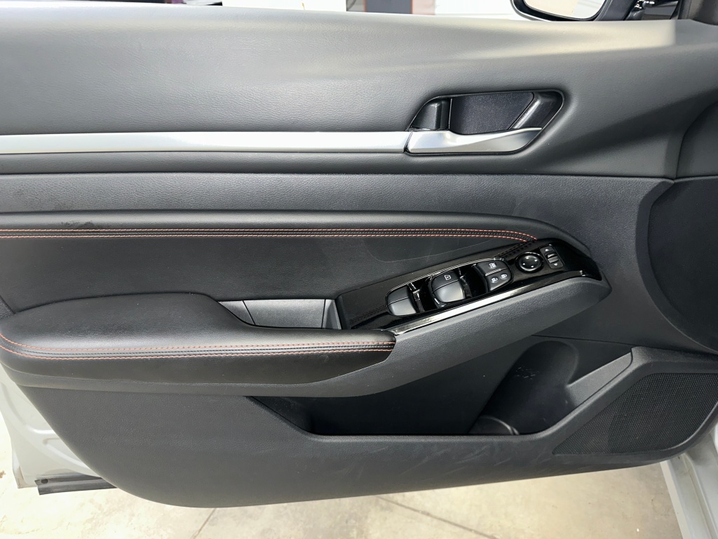 2023 Nissan Altima 2.5 SR Image 25 of 40