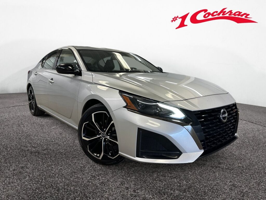 2023 Nissan Altima 2.5 SR Image 4 of 40