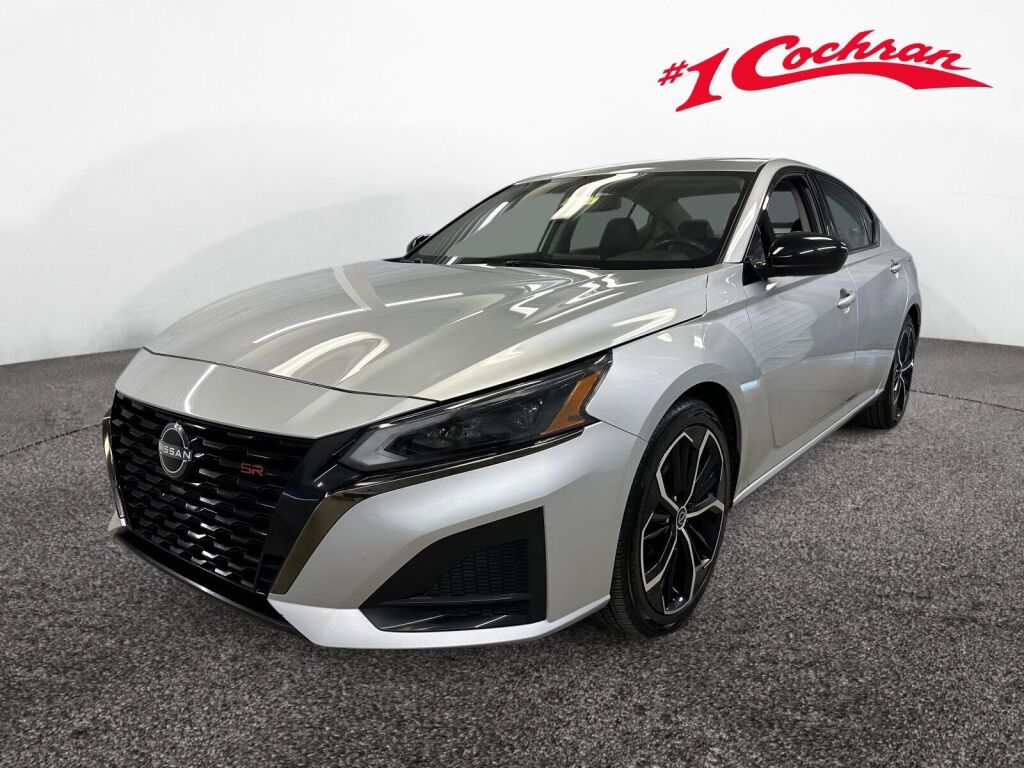 2023 Nissan Altima 2.5 SR Image 1 of 40