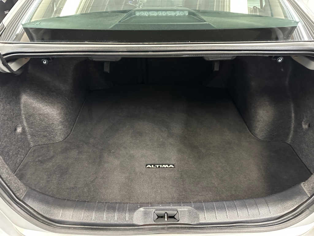 2023 Nissan Altima 2.5 SR Image 11 of 40