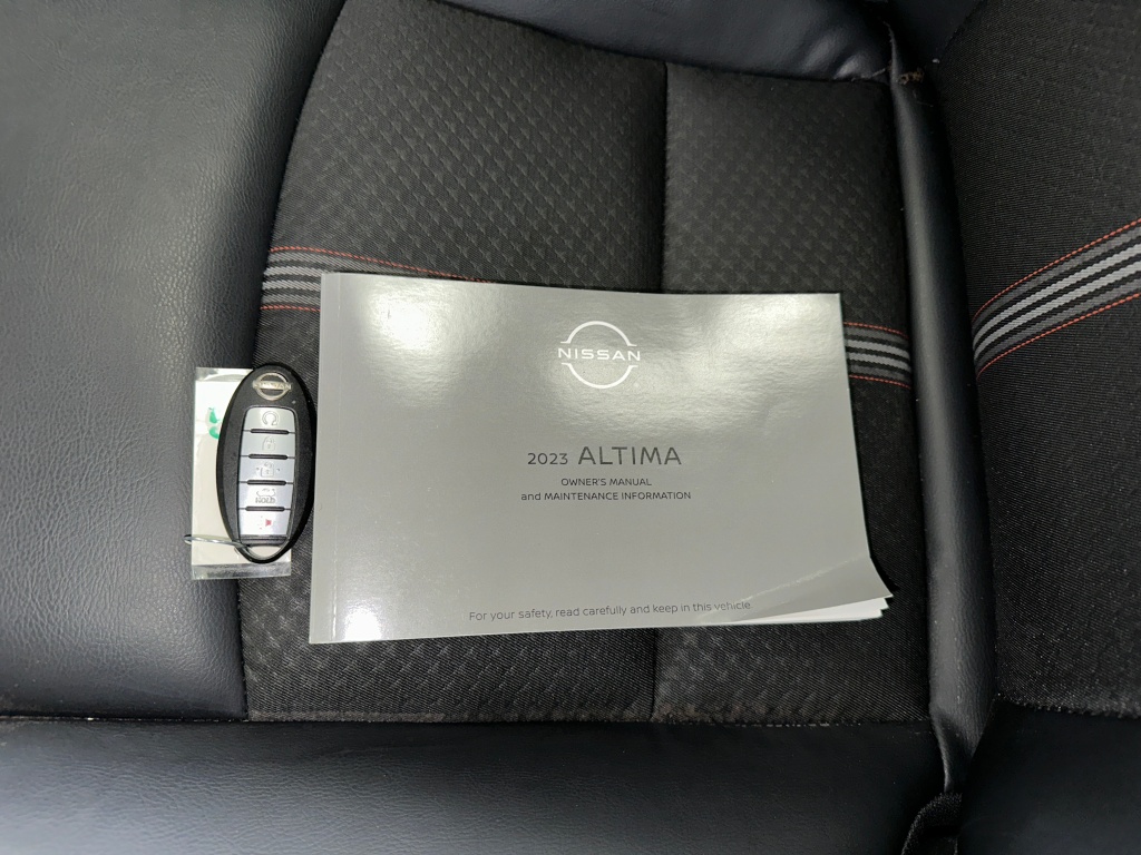 2023 Nissan Altima 2.5 SR Image 32 of 40