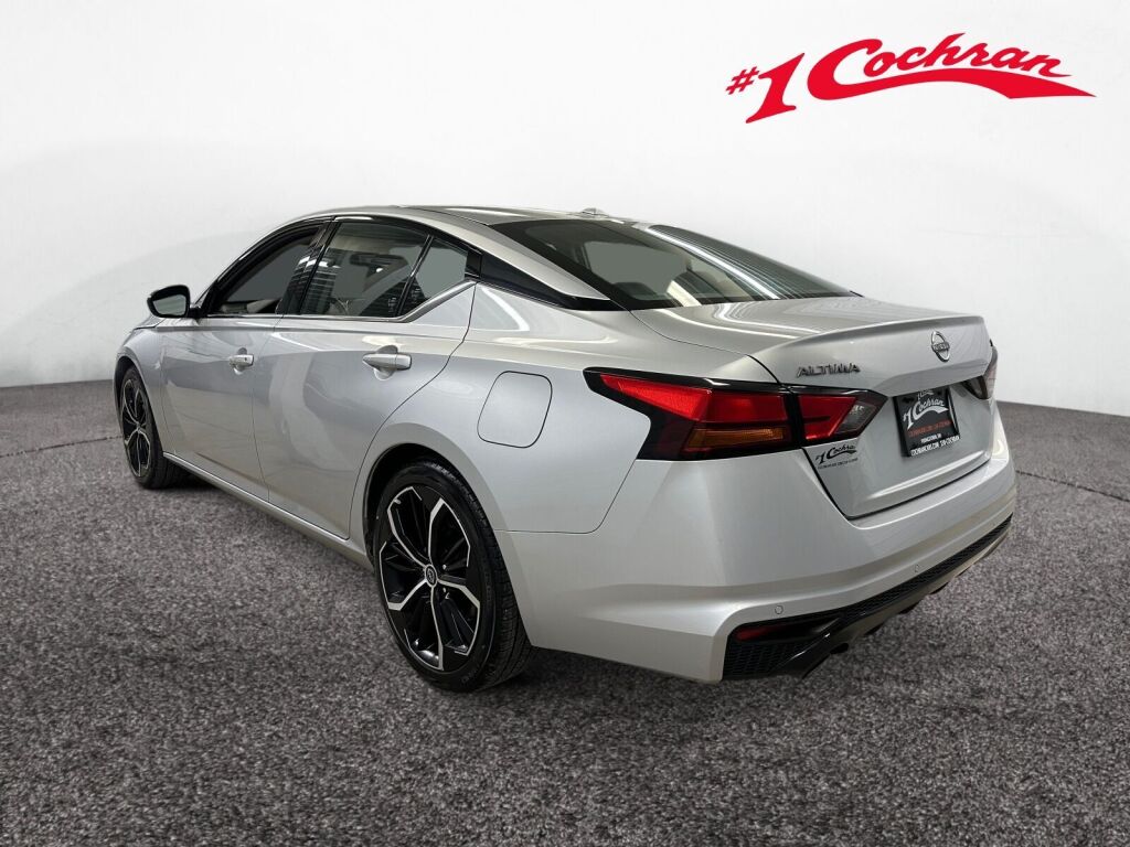 2023 Nissan Altima 2.5 SR Image 8 of 40