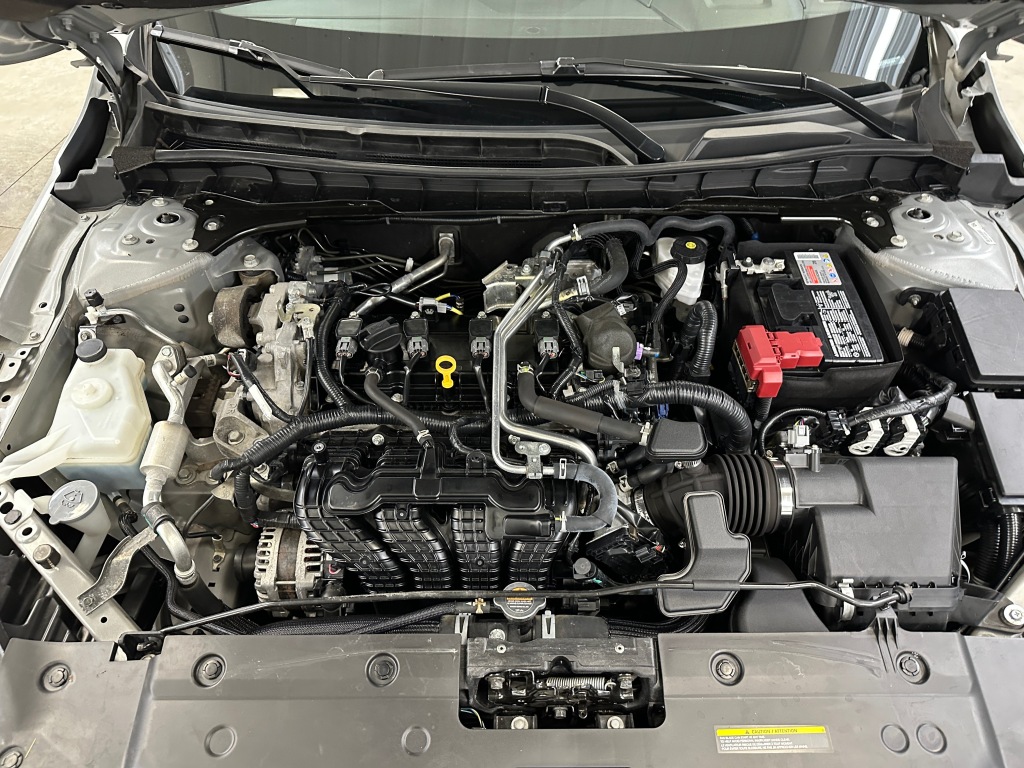 2023 Nissan Altima 2.5 SR Image 9 of 40