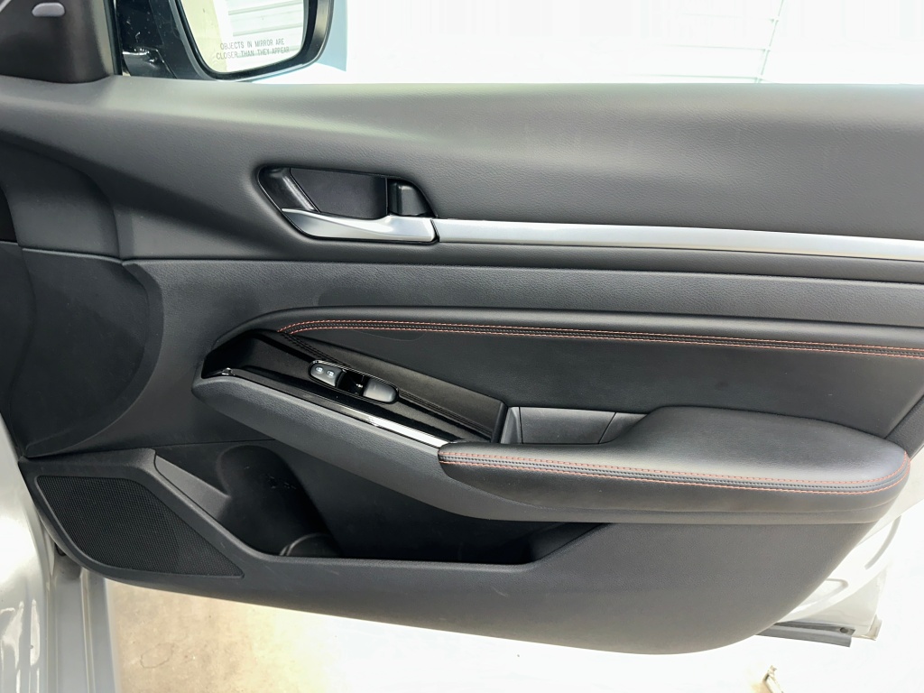 2023 Nissan Altima 2.5 SR Image 28 of 40