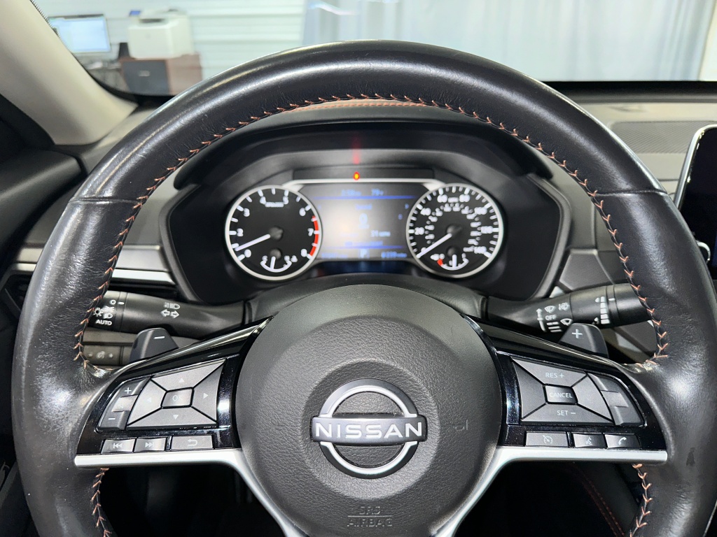 2023 Nissan Altima 2.5 SR Image 18 of 40