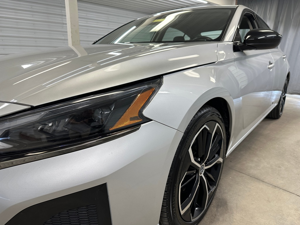 2023 Nissan Altima 2.5 SR Image 29 of 40