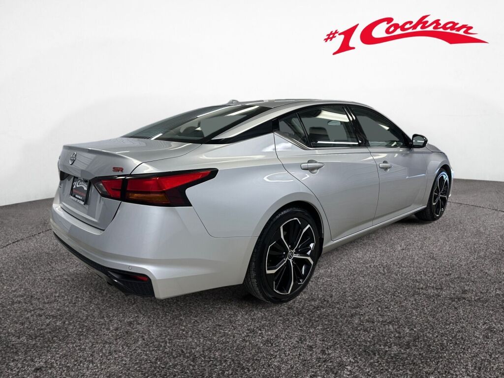 2023 Nissan Altima 2.5 SR Image 5 of 40