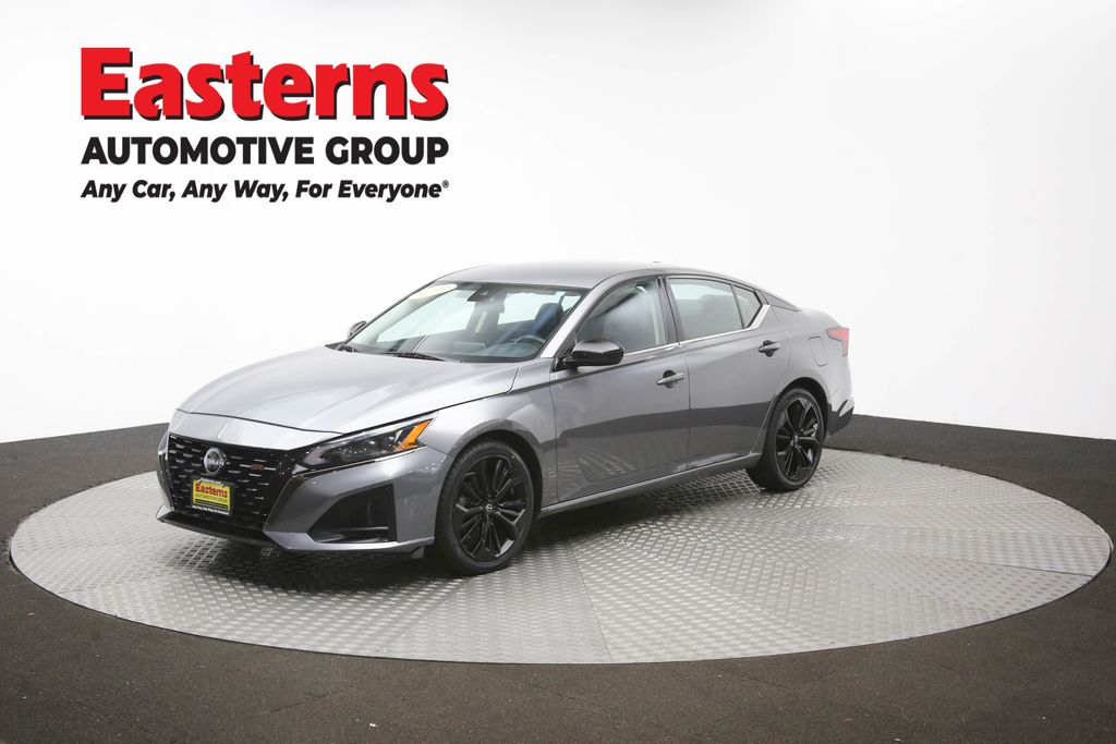 2023 Nissan Altima 2.5 SR Image 2 of 65