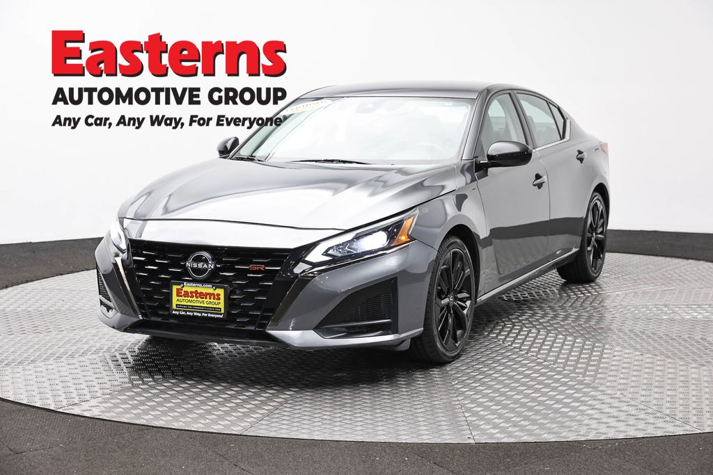2023 Nissan Altima 2.5 SR Image 1 of 65