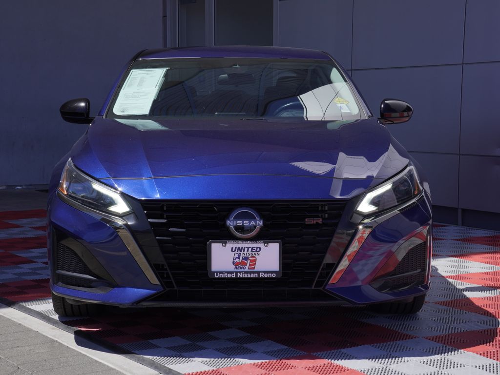 2023 Nissan Altima 2.5 SR Image 3 of 34