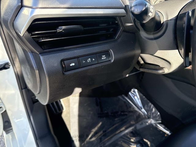 2023 Nissan Altima 2.5 SR Image 32 of 35
