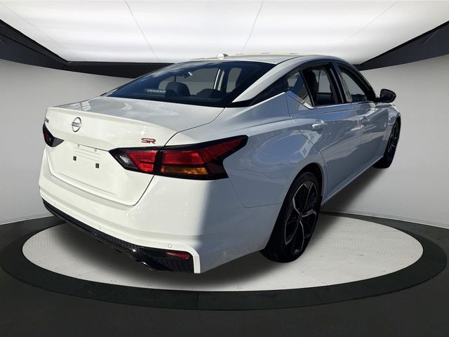 2023 Nissan Altima 2.5 SR Image 5 of 35