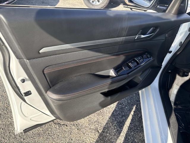 2023 Nissan Altima 2.5 SR Image 21 of 35