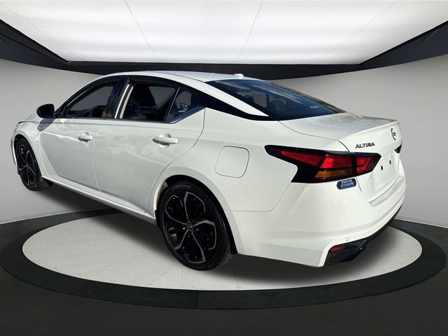 2023 Nissan Altima 2.5 SR Image 6 of 35