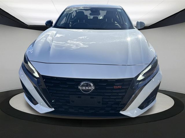 2023 Nissan Altima 2.5 SR Image 2 of 35