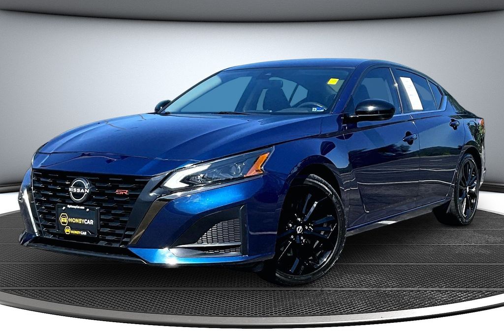 2023 Nissan Altima 2.5 SR Image 1 of 35