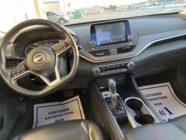 Vehicle image 8 of 10