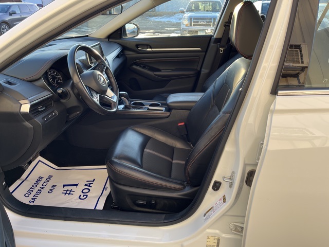 Vehicle image 9 of 10