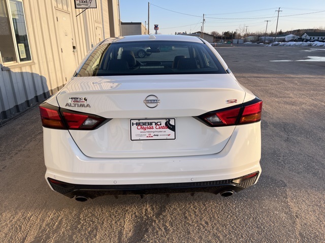 Vehicle image 4 of 10