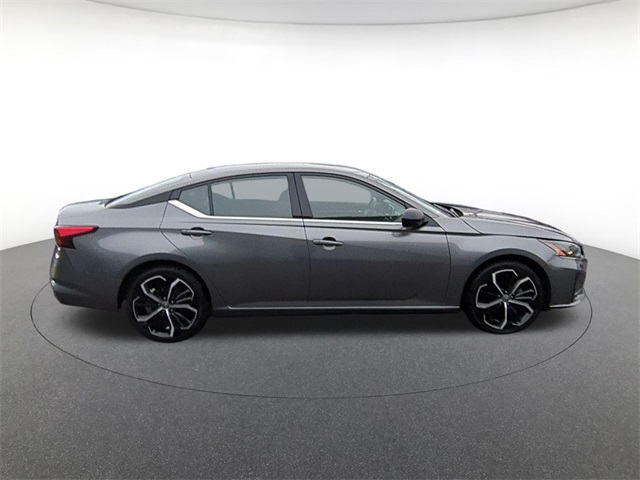 2023 Nissan Altima 2.5 SR Image 4 of 23