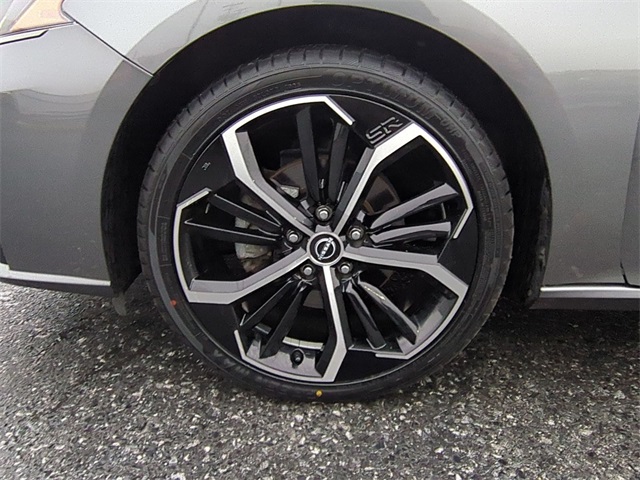 2023 Nissan Altima 2.5 SR Image 10 of 23