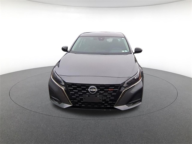 2023 Nissan Altima 2.5 SR Image 2 of 23