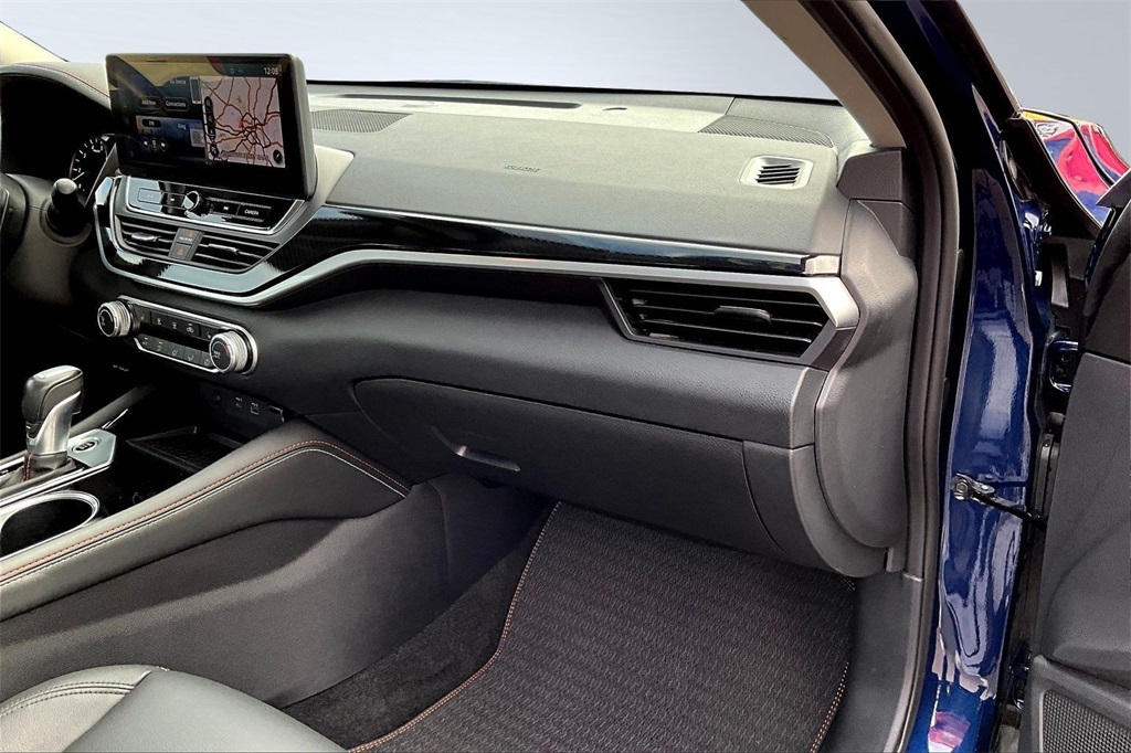 2023 Nissan Altima 2.5 SR Image 16 of 34