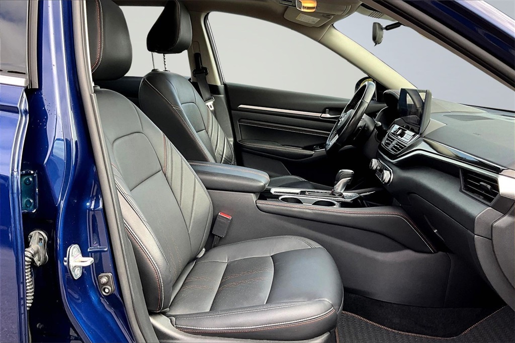 2023 Nissan Altima 2.5 SR Image 12 of 34