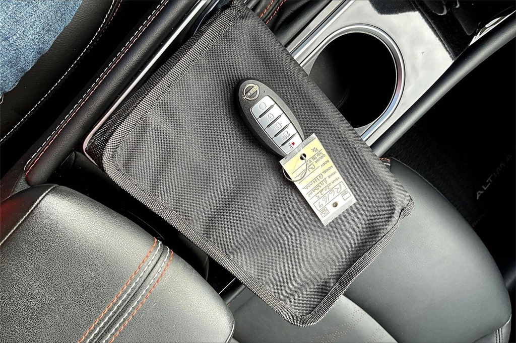 2023 Nissan Altima 2.5 SR Image 28 of 34