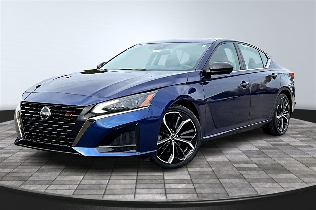 2023 Nissan Altima 2.5 SR Image 1 of 34