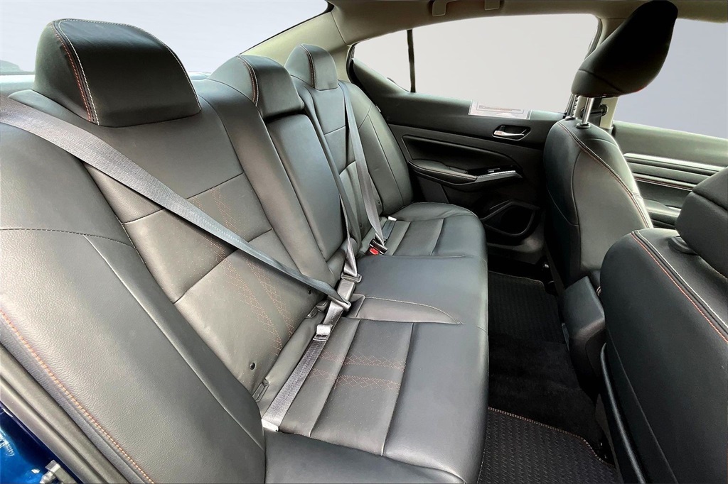 2023 Nissan Altima 2.5 SR Image 10 of 34