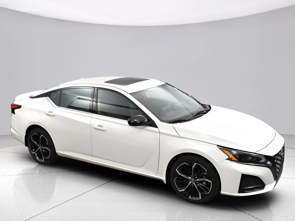 2023 Nissan Altima 2.5 SR Image 12 of 44