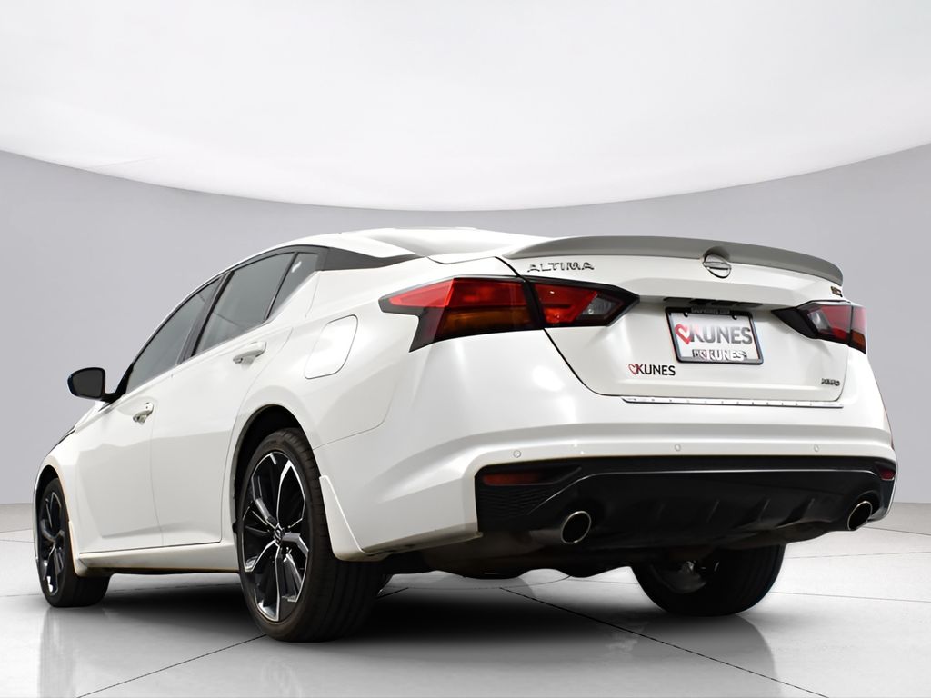2023 Nissan Altima 2.5 SR Image 16 of 44
