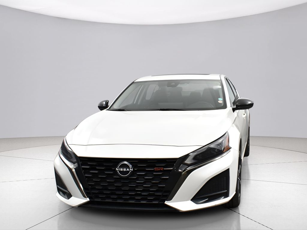 2023 Nissan Altima 2.5 SR Image 6 of 44