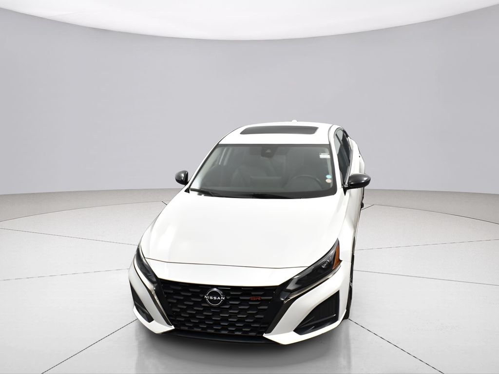 2023 Nissan Altima 2.5 SR Image 4 of 44