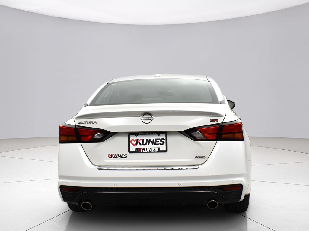 2023 Nissan Altima 2.5 SR Image 17 of 44