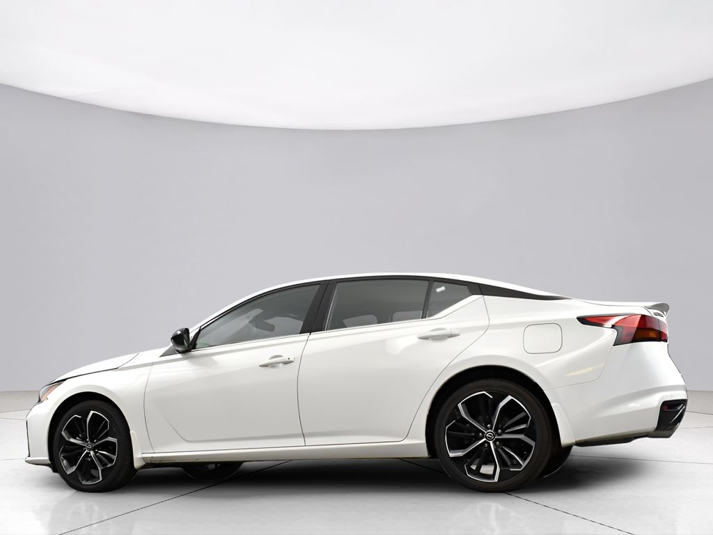 2023 Nissan Altima 2.5 SR Image 24 of 44