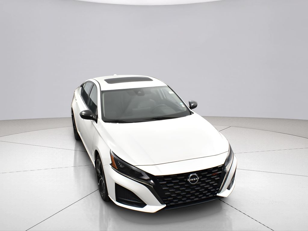 2023 Nissan Altima 2.5 SR Image 7 of 44