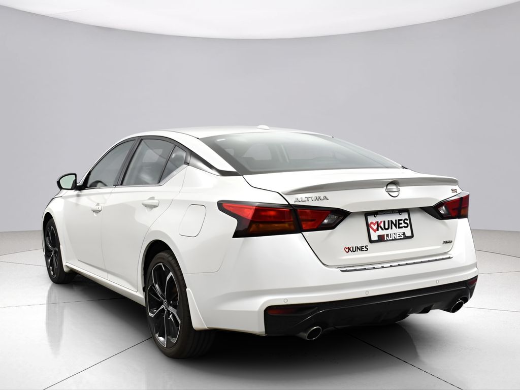2023 Nissan Altima 2.5 SR Image 23 of 44