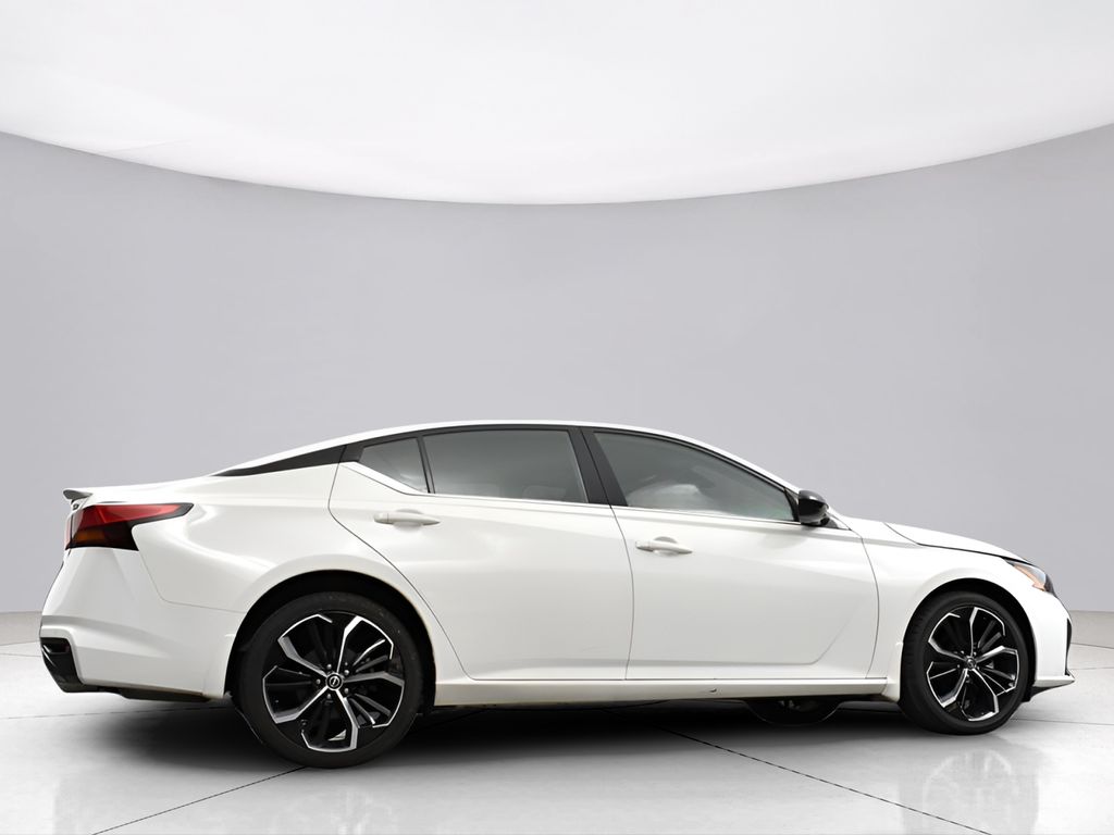 2023 Nissan Altima 2.5 SR Image 14 of 44