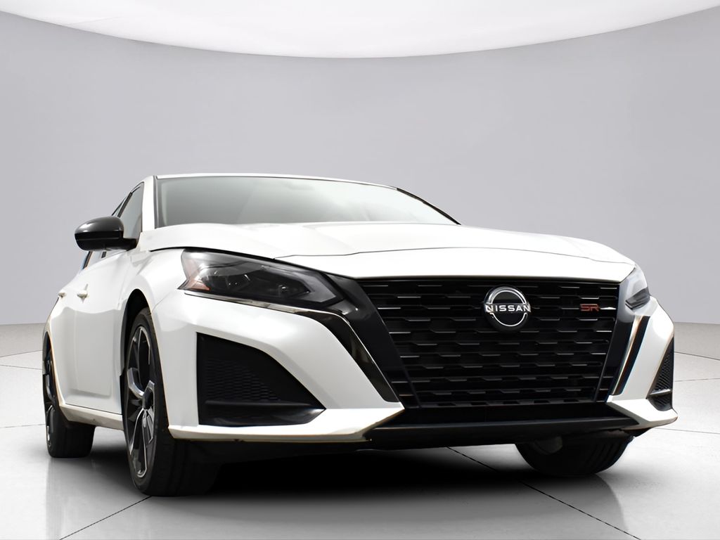 2023 Nissan Altima 2.5 SR Image 11 of 44