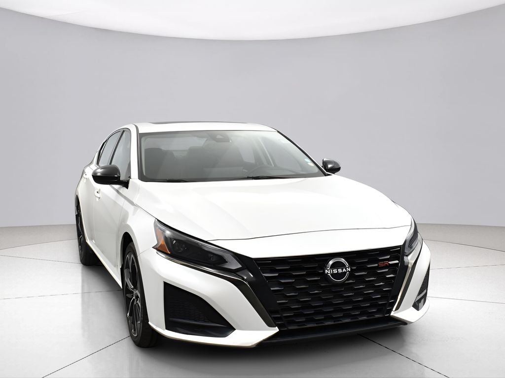 2023 Nissan Altima 2.5 SR Image 8 of 44